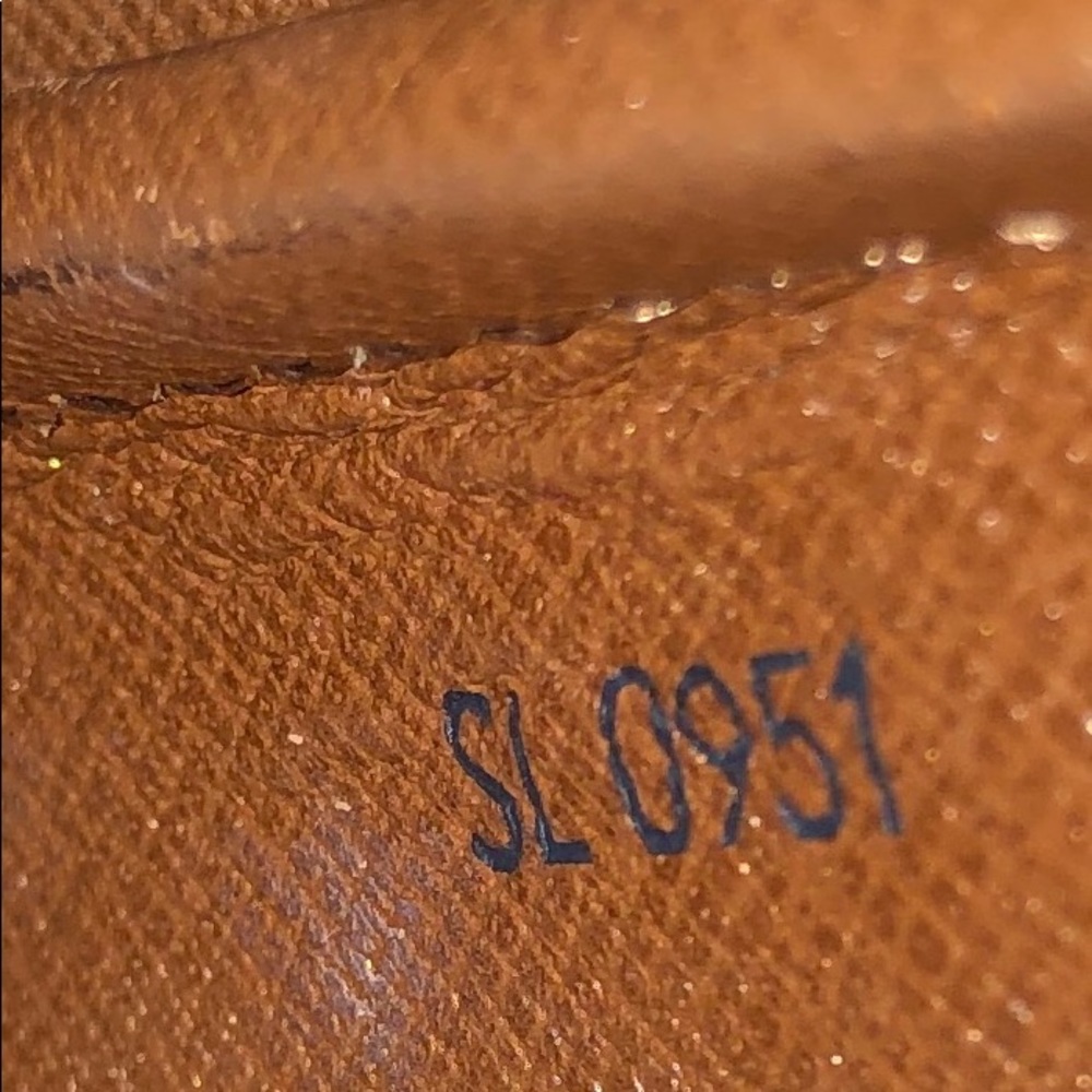 Louis Vuitton crossbody - Picture 10 of 11